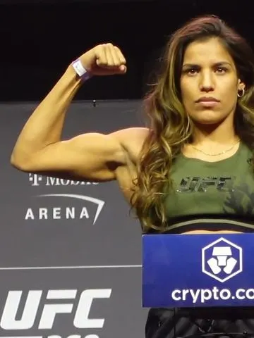 Julianna Peña